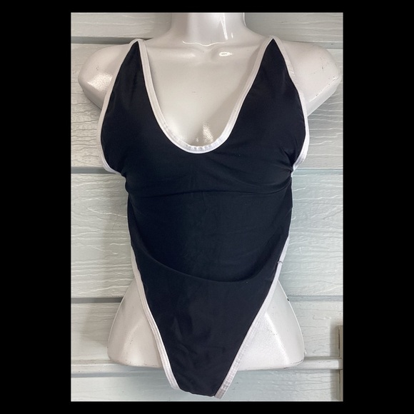Black and white one piece swimsuit. - Picture 5 of 6